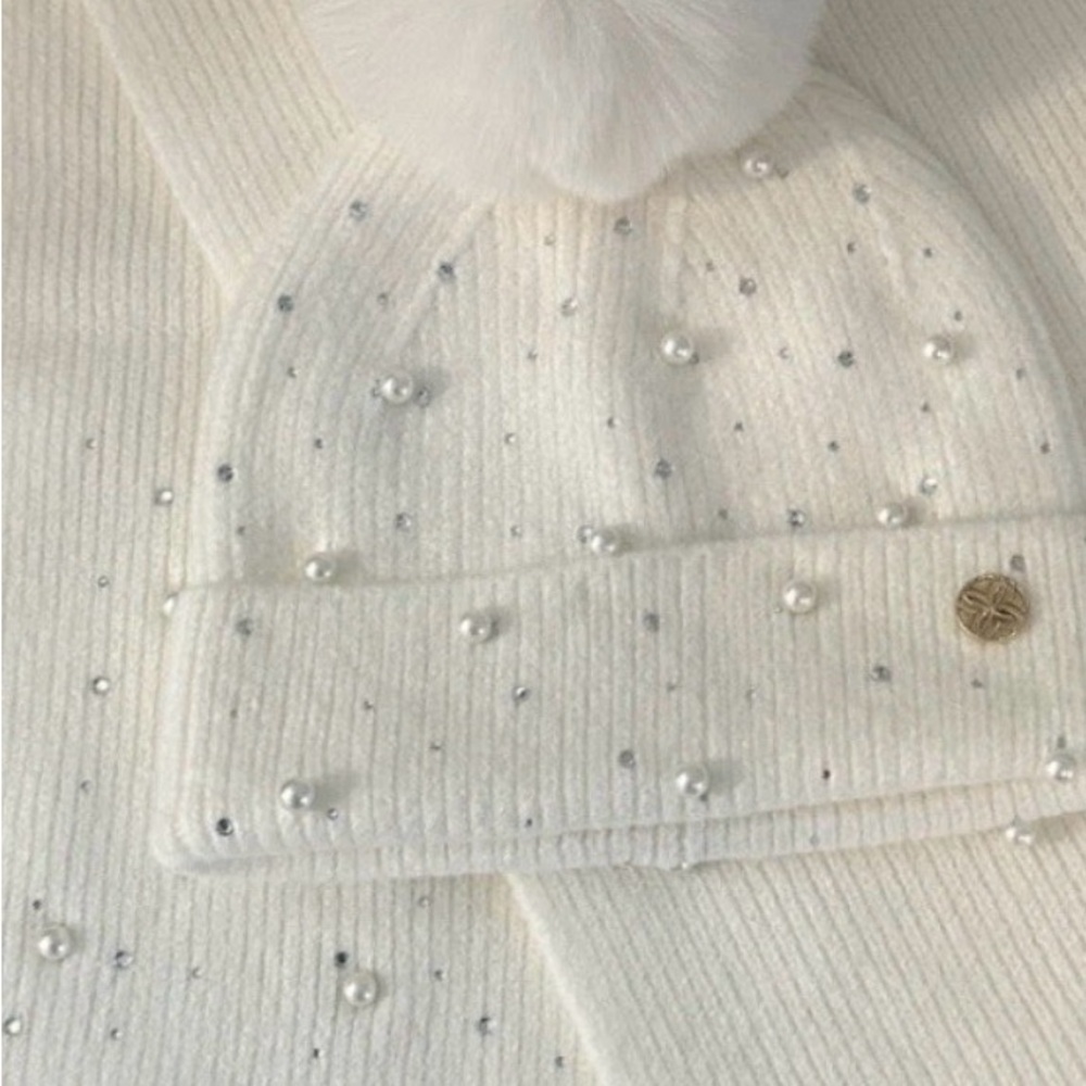 Lilly Pulitzer pearl and rhinestone embellished hat and scarf set, NIP